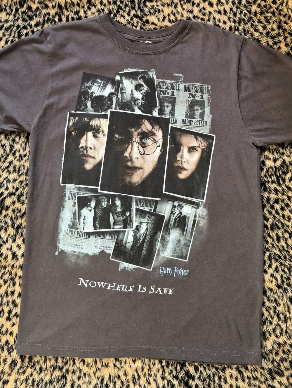 Harry Potter & The Deathly Hallows Part 1  Promo Shirt 2011 No Where Is Safe M